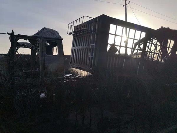 张家口燃爆事故24小时：父子一起开货车，儿子逃生父亲遇难