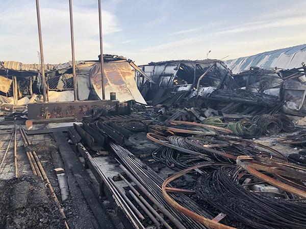 张家口燃爆事故24小时：父子一起开货车，儿子逃生父亲遇难