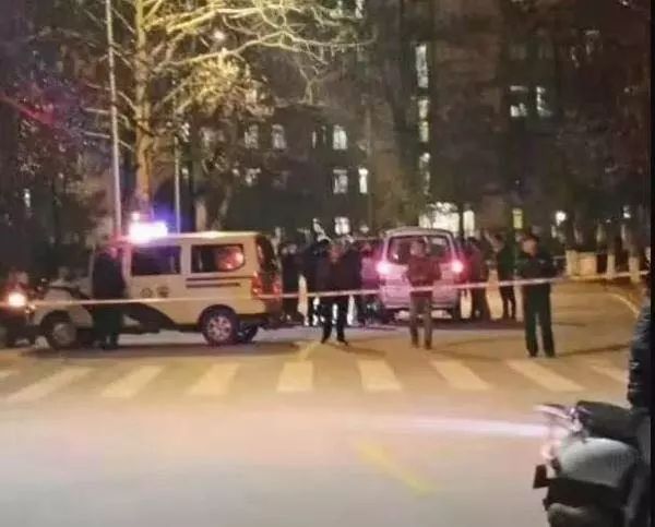 女大学生为同学挡8刀！ “我不冲上去，她可能会死…(3)
