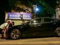拼多多和特斯拉，谁在?；ぶ泄寺虮阋嘶醯娜ɡ?？